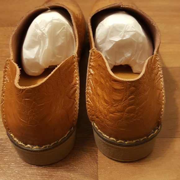 Shoes - 🆕️Brown slip on shoes